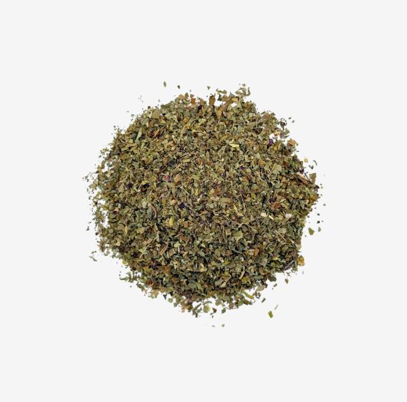 Hojas de albahaca trituradas de calidad premium, ideales para condimentar pastas, pizzas, ensaladas, salsas y platos mediterráneos.