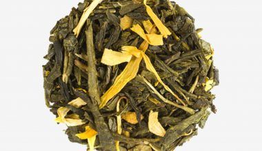 Té verde japonés de hoja larga con flores y aroma de melocotón